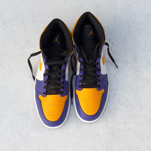 AJ 1Mid lakers colorway - Picture 3 of 8